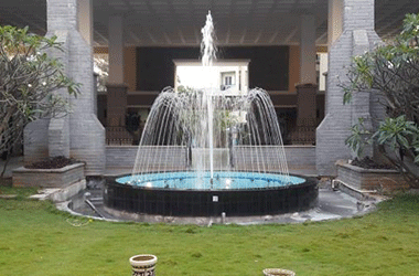 Water swimming pool fountain show